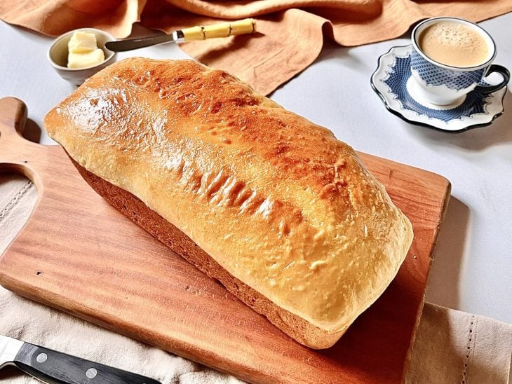Pão de liquidificador que não precisa sovar pronto para servir.