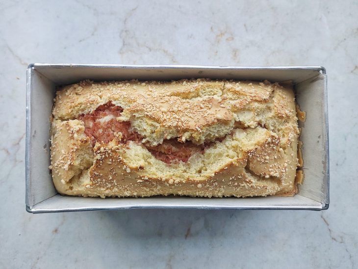 Pão saído do forno já assado.
