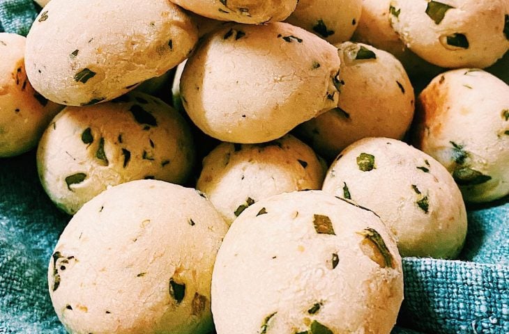 Pão de mandioquinha com espinafre