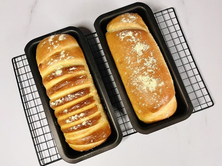 Pães de milho assados.