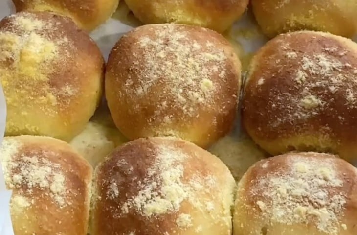 Pão de milho com calabresa na airfryer