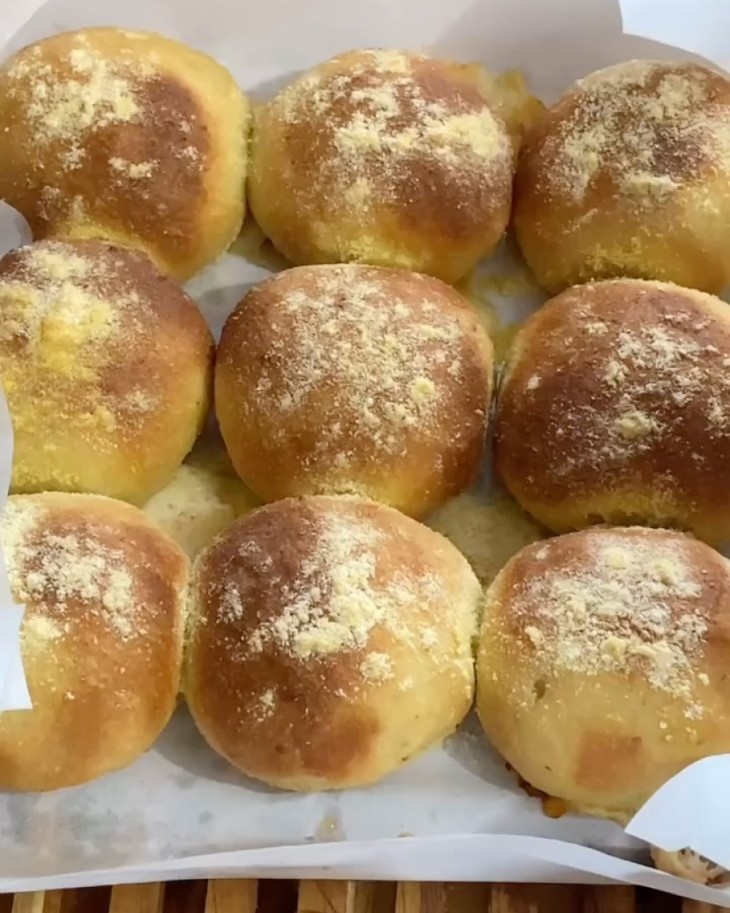 Pão de milho com calabresa na airfryer