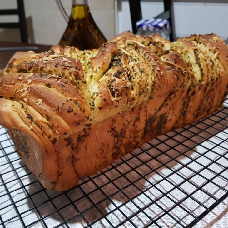 Pão de puxar de pesto