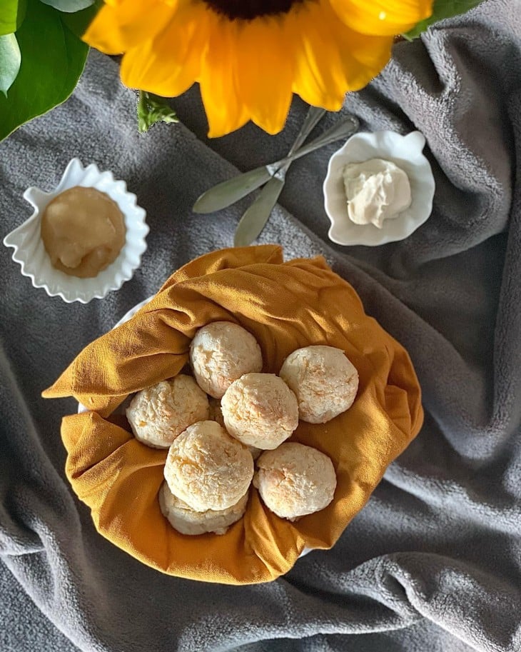 Pão de queijo com cream cheese