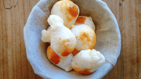 Pão de queijo com creme de leite