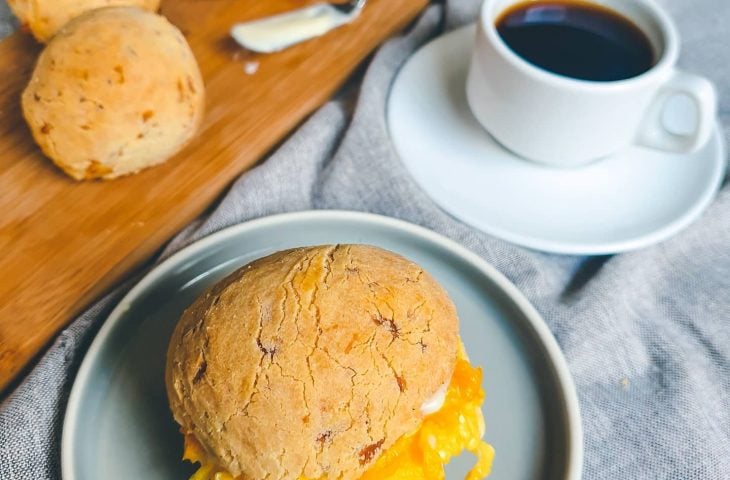 Pão de queijo com farinha de milho