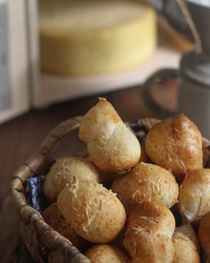 Pão de queijo com iogurte