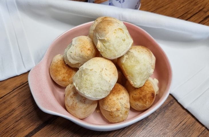 Pão de queijo de batata-doce fácil