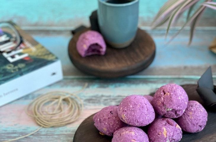 Pão de queijo de batata-doce roxa