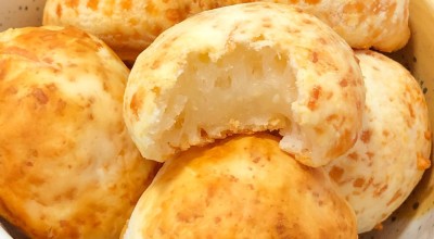 Pão de queijo de tapioca e cream cheese