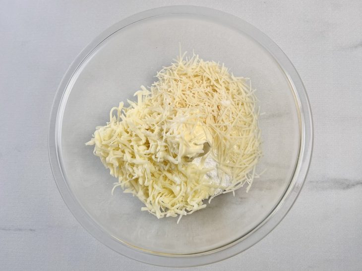 Tigela com os ingredientes misturados.
