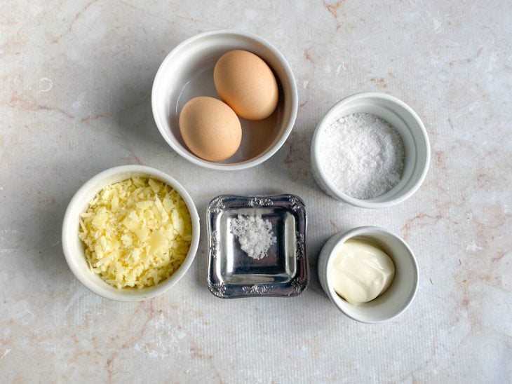 Ingredientes sobre a bancada.