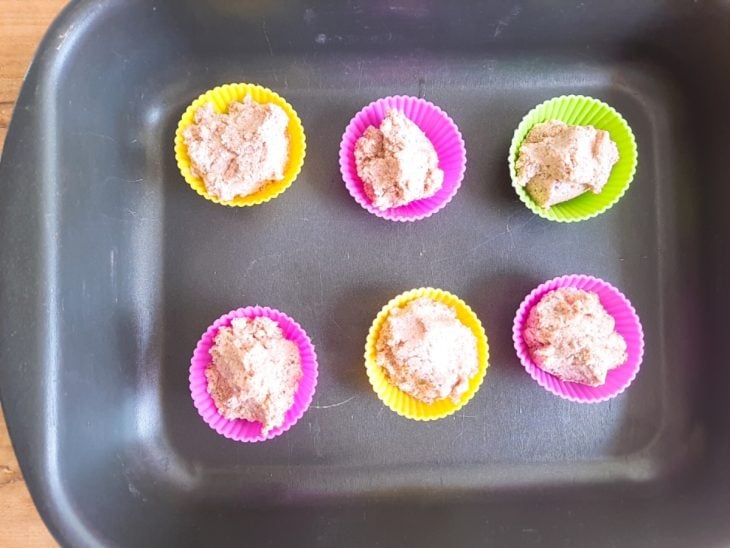 Pão de queijo low carb em forminhas.