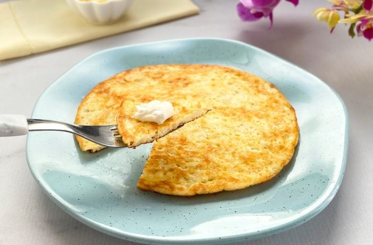 Pão de queijo low carb de frigideira