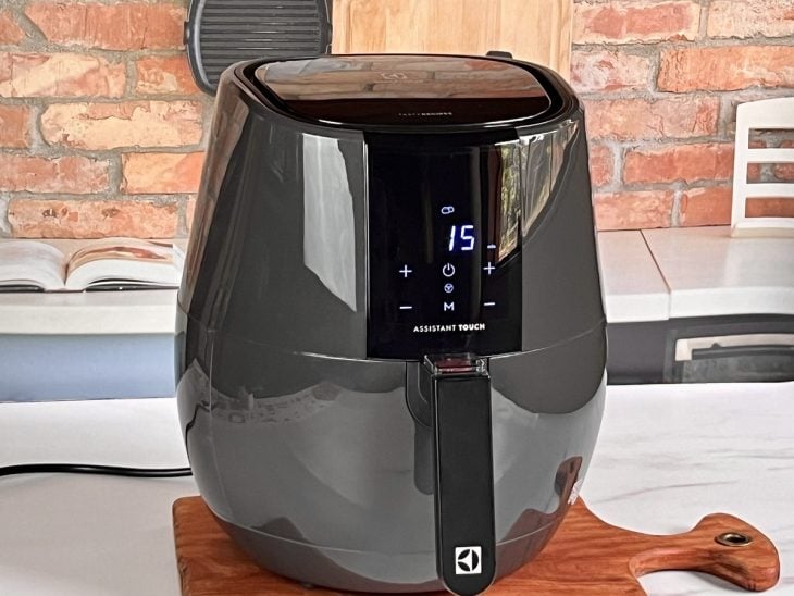 Uma airfryer.