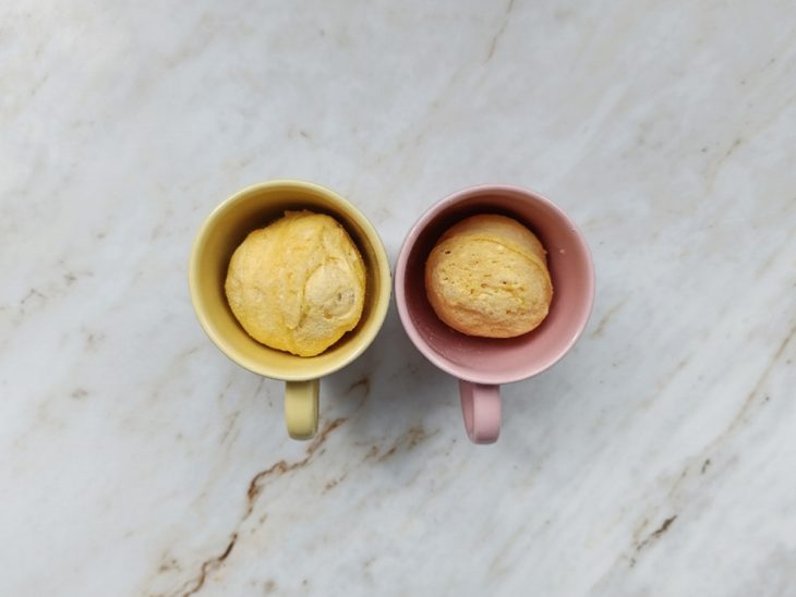 Pães saídos do microondas, firmes.