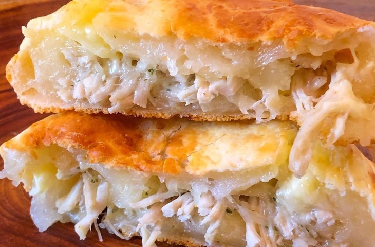 Pão de queijo recheado com frango