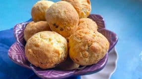 Pão de queijo recheado na airfryer