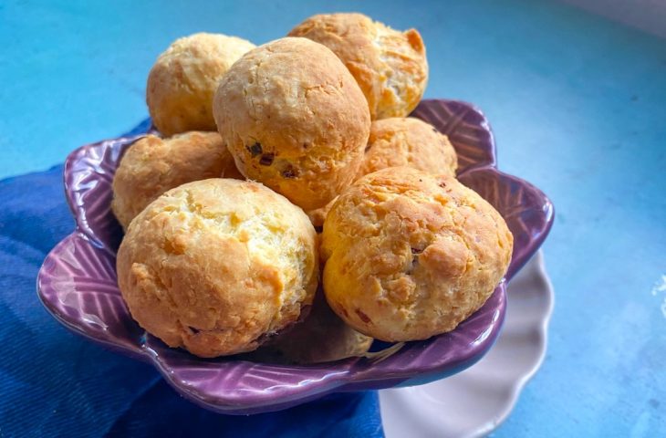 Pão de queijo recheado na airfryer