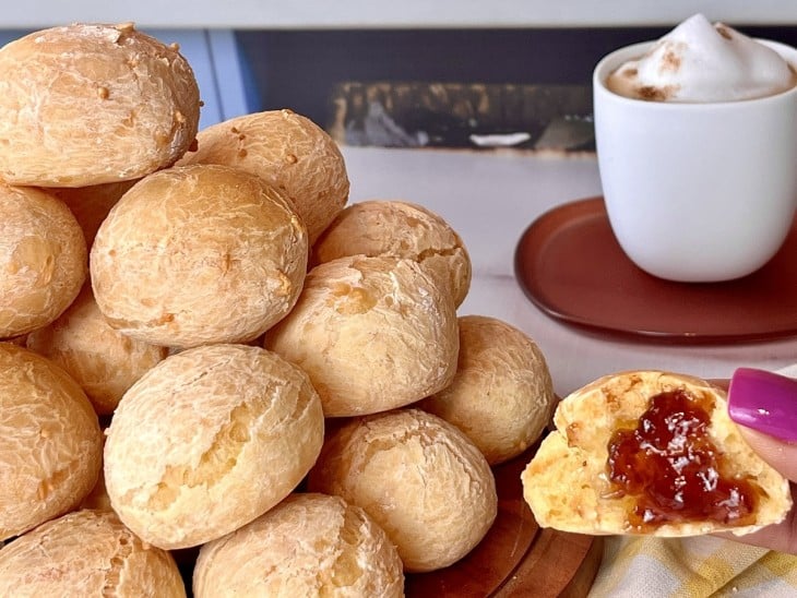 Pão de queijo sem lactose finalizado.