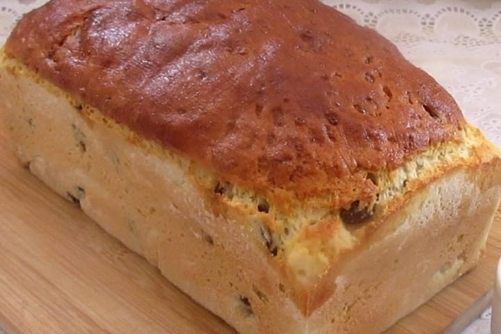 Pão doce com uvas-passas sem glúten