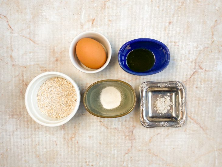 Ingredientes reunidos na bancada.