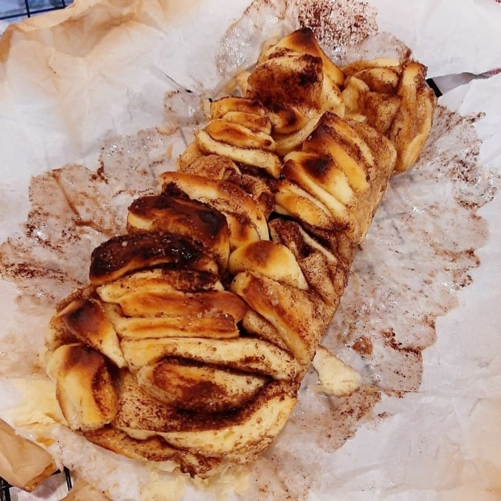 Pão folhado doce de canela