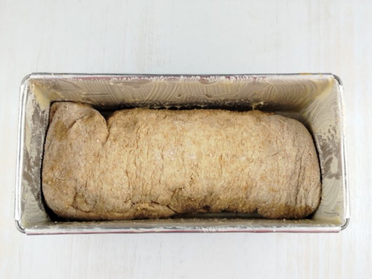 Massa enrolada transferida para a forma.