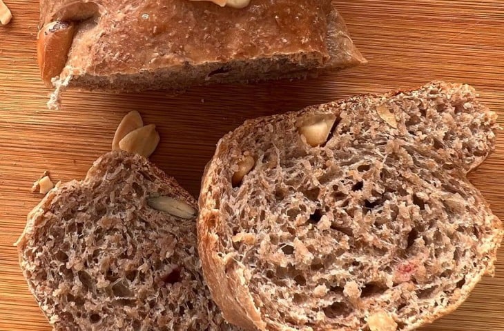Pão integral com grãos
