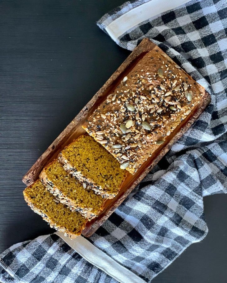 Pão integral de cenoura sem glúten e sem lactose