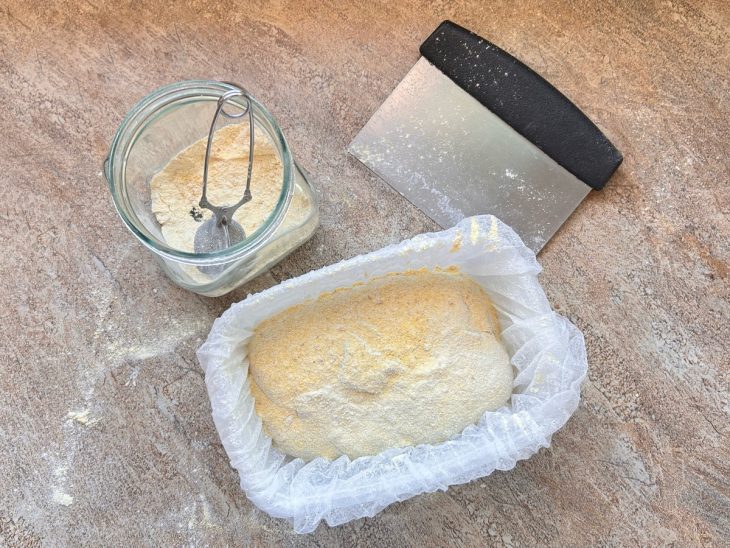 Massa colocada na forma.