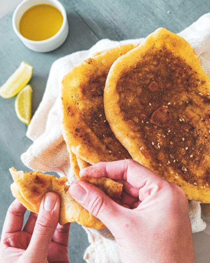 Pão libanês com ervas