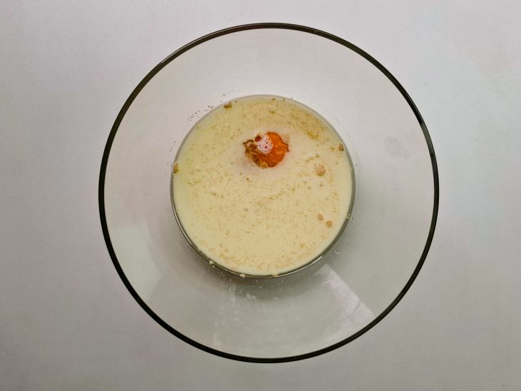 fermento biológico adicionado para preparo de massa de pão.