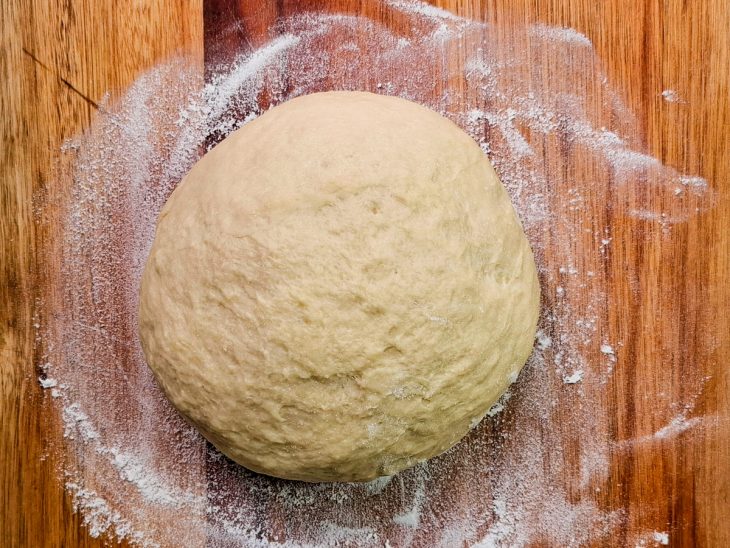 massa de pão sovada.