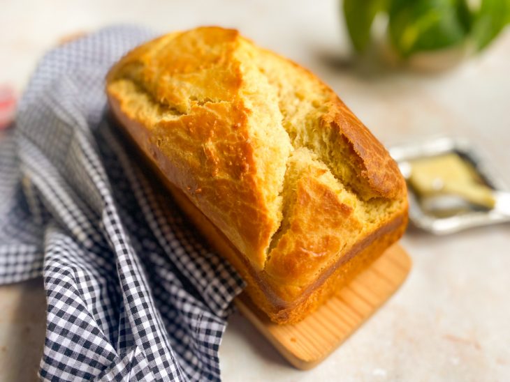 Pão de liquidificador pronto para consumo.