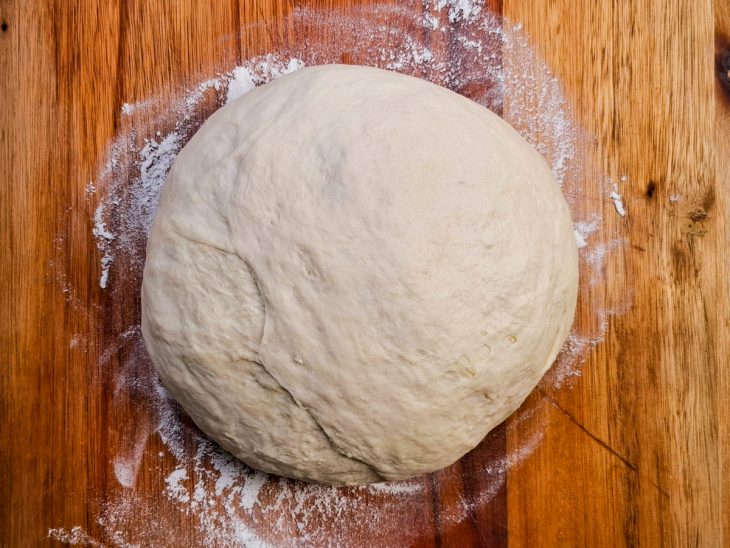 massa de pão doce homogênea e sovada.