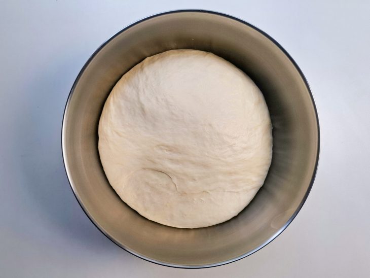massa de pão reservada para crescer.
