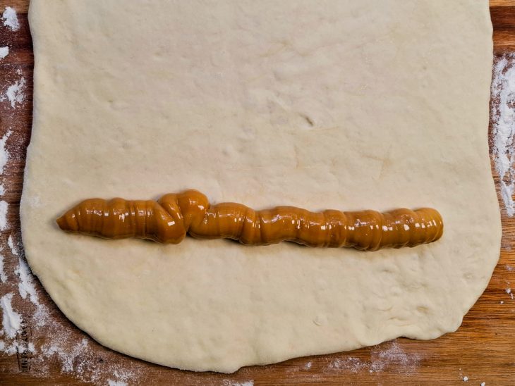 recheio da massa de pão com doce de leite.