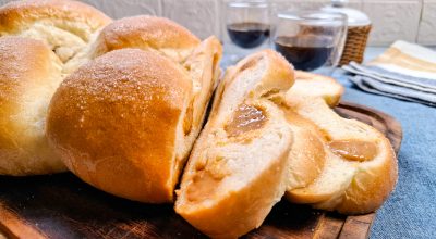 Pão recheado com doce de leite