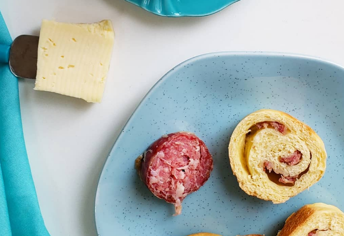 Pão recheado com salame