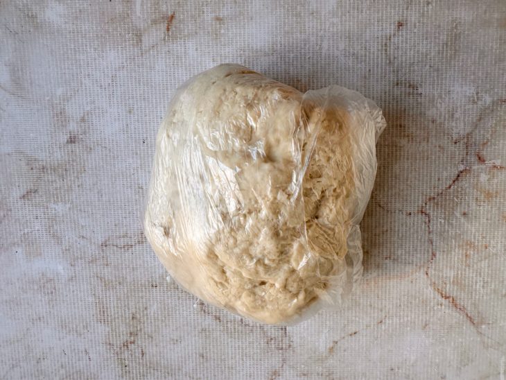 Massa coberta pelo plástico.