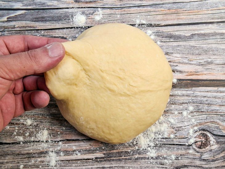 Massa após ser sovada.