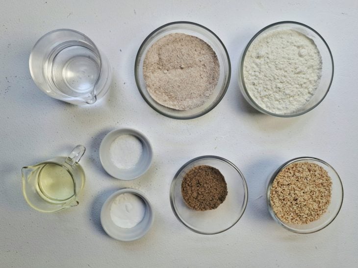 Uma bancada com os ingredientes.
