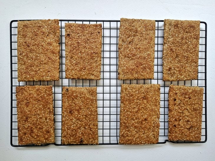 Grade com pães suecos a esfriar.