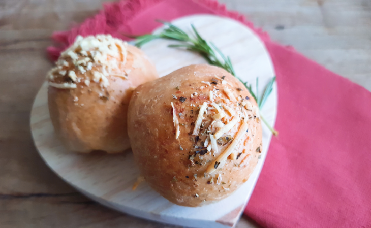 paozinho-de-cebola-recheado-com-queijo