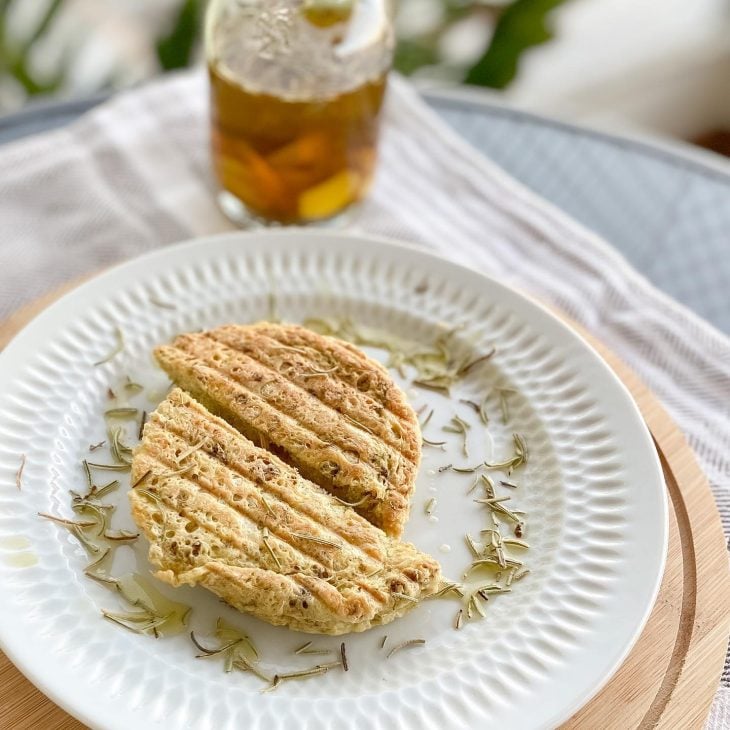 Pãozinho de ervas de micro-ondas