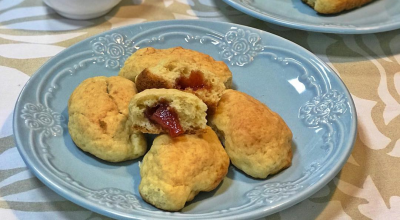 Pãozinho de nata com goiabada