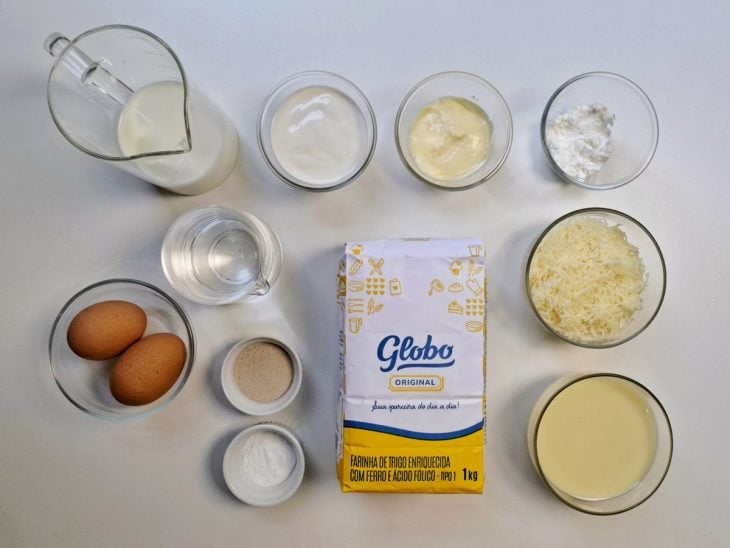 Bancada com ingredientes da receita.