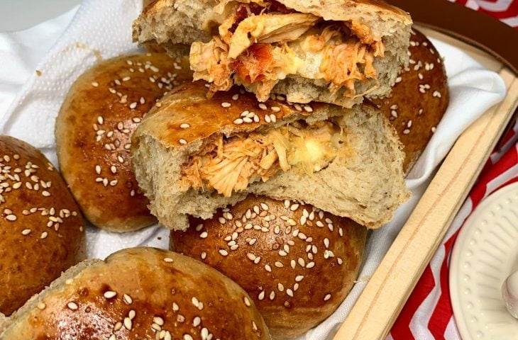 Pãozinho integral recheado com frango