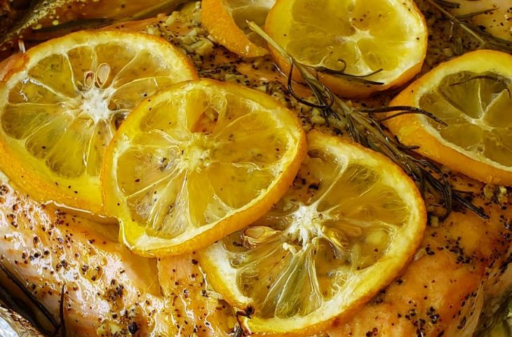 Papilote de salmão com limão-siciliano